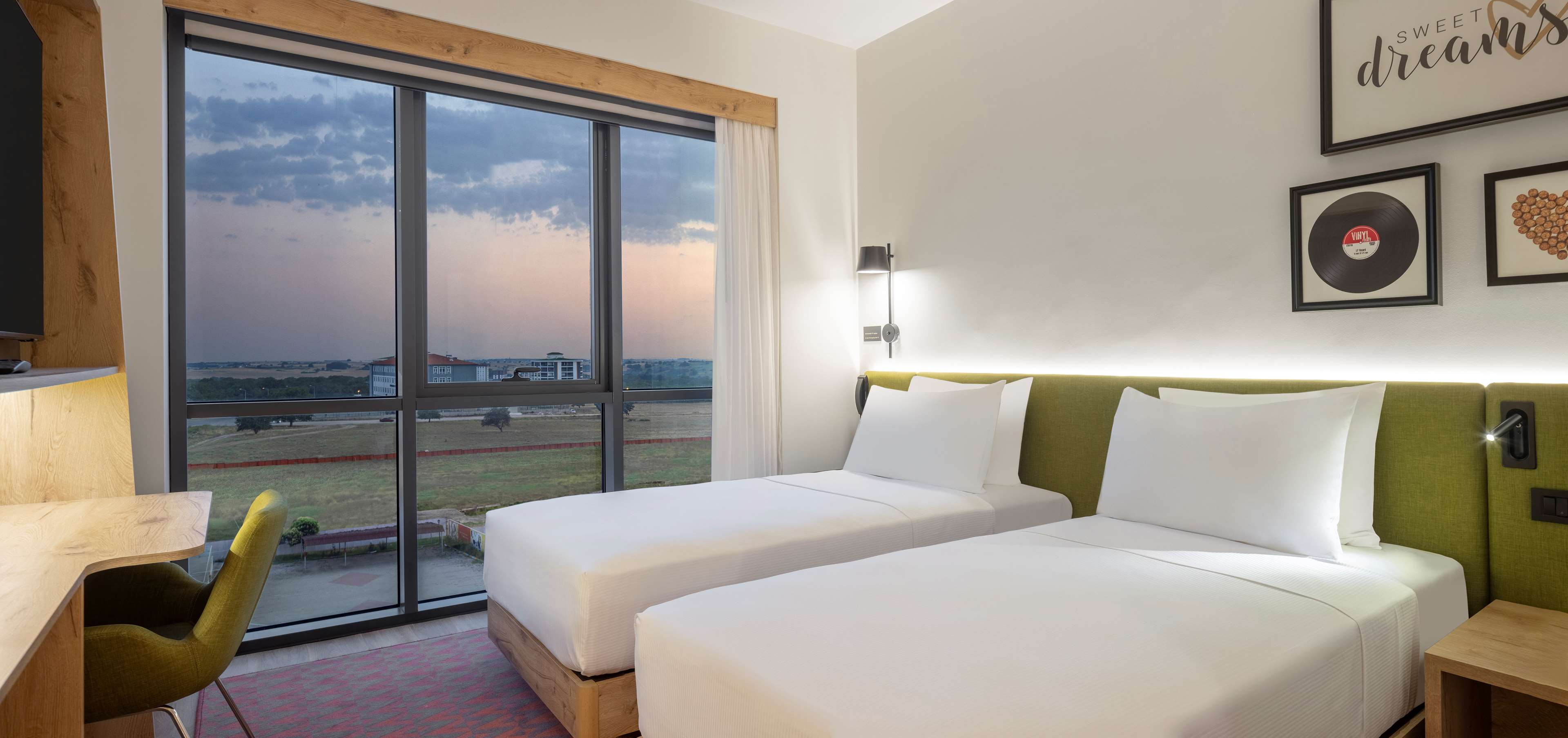 Hampton By Hilton Cerkezkoy Room Type - SUPER KING RM NON SMOKING