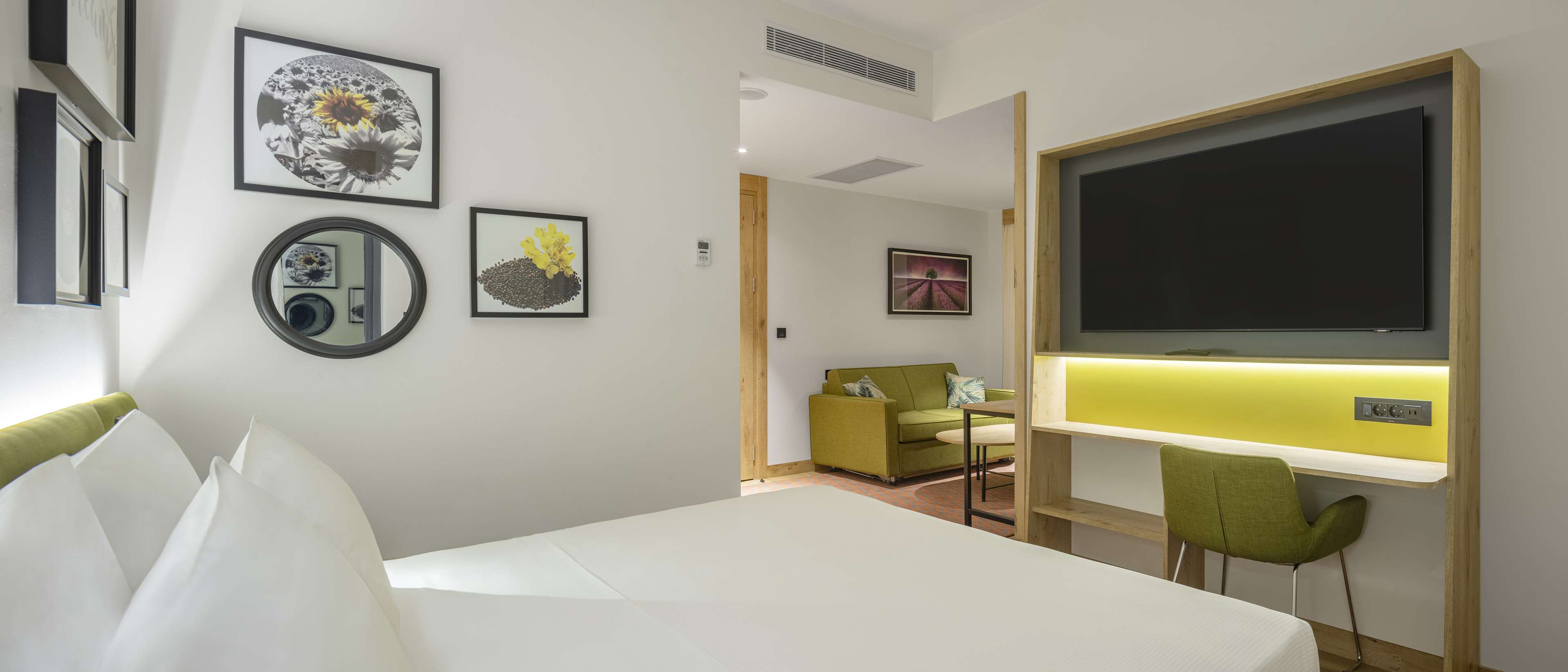 Hampton By Hilton Cerkezkoy Room Type - KNG CORNER RM W SOFA BD NS