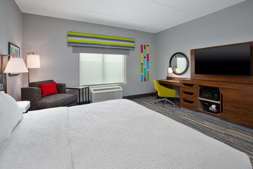 HAMPTON IANDS INDY GREENWOOD-guestroom-Guest Room,On-Site.jpg