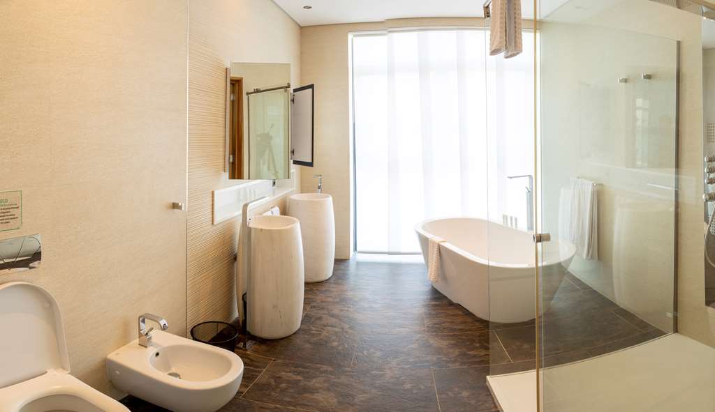 HOTEL ENGLISH POINT-guestroom-Guest Room,On-Site.jpg