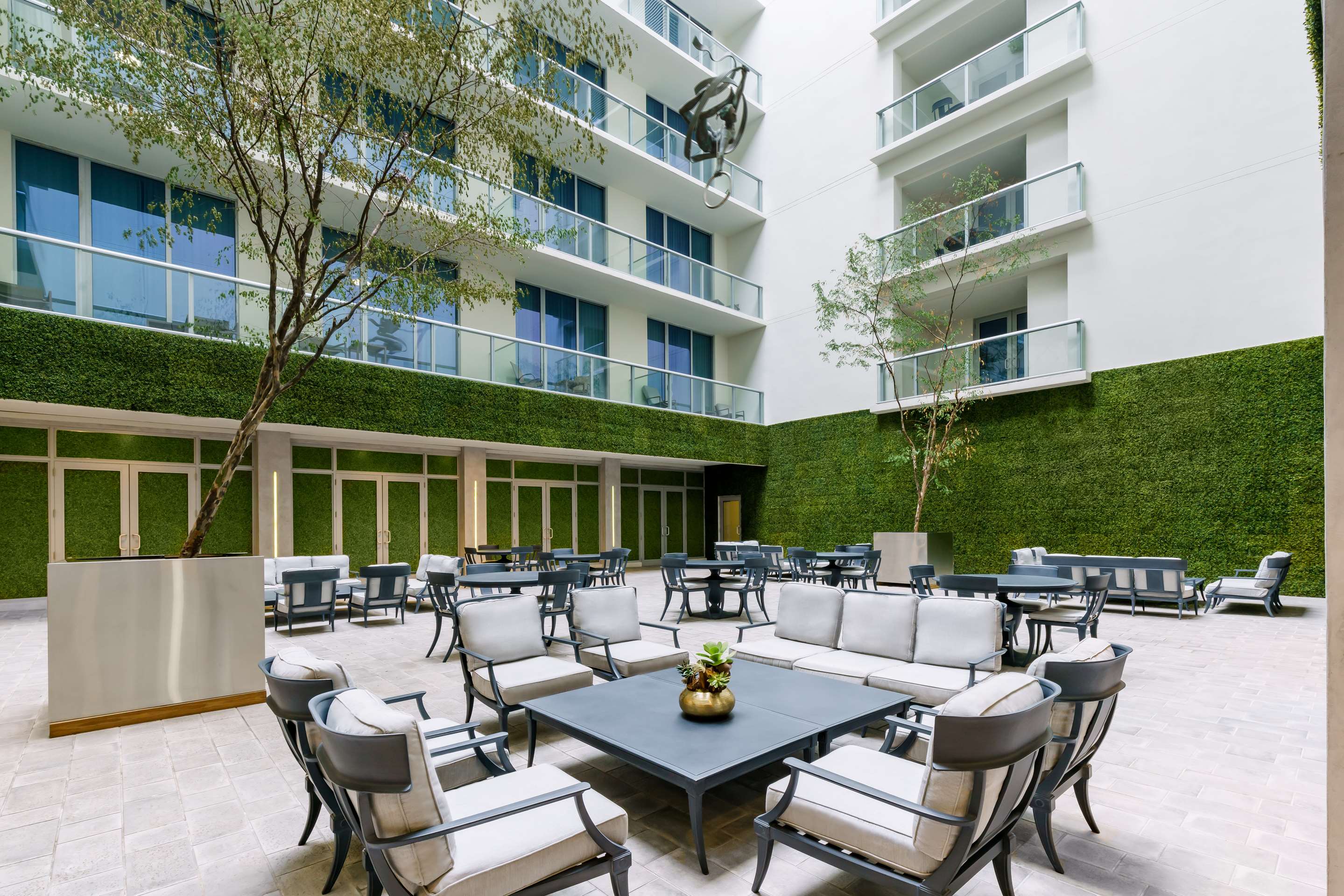 Costa Hollywood Courtyard LG | Design Suites Hollywood Beach Resort