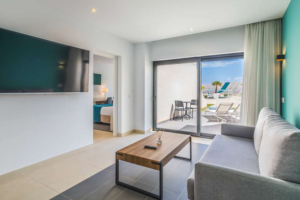 OCCIDENTAL MAR MENOR-guestroom-Guest Room,Suite,On-Site.jpg
