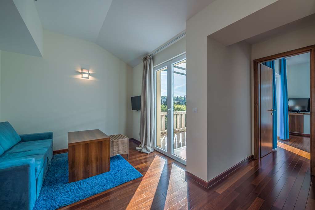 LABRANDA VELARIS RESORT-guestroom-Guest Room,Suite,On-Site.jpg
