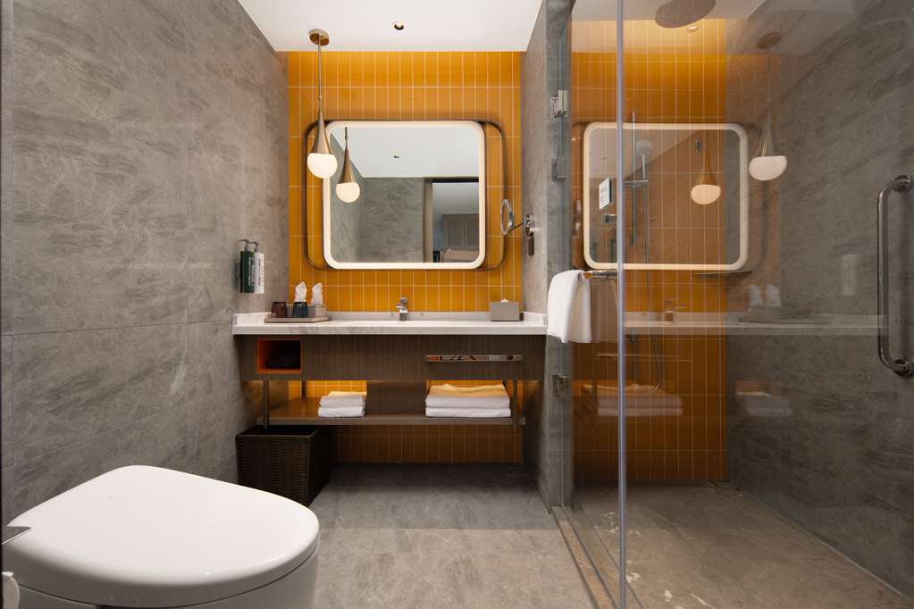 HOME2 SUITES HILTON YANTAI LAISHAN-guestroom-Guest Room,Bathroom,On-Site.jpg