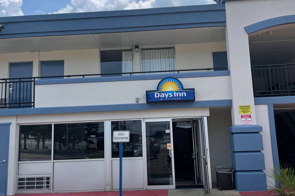 Days Inn by Wyndham Montgomery