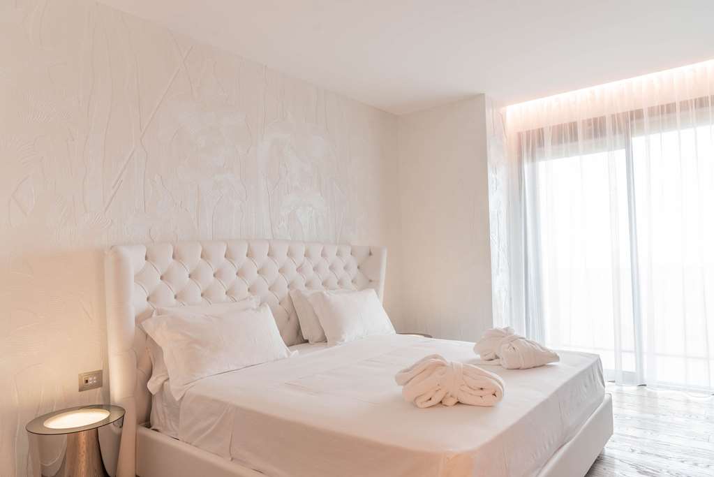 Promenade Hotel