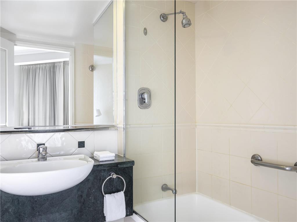 MANTRA LEGENDS HOTEL-guestroom-Guest Room,Bathroom,On-Site.jpg