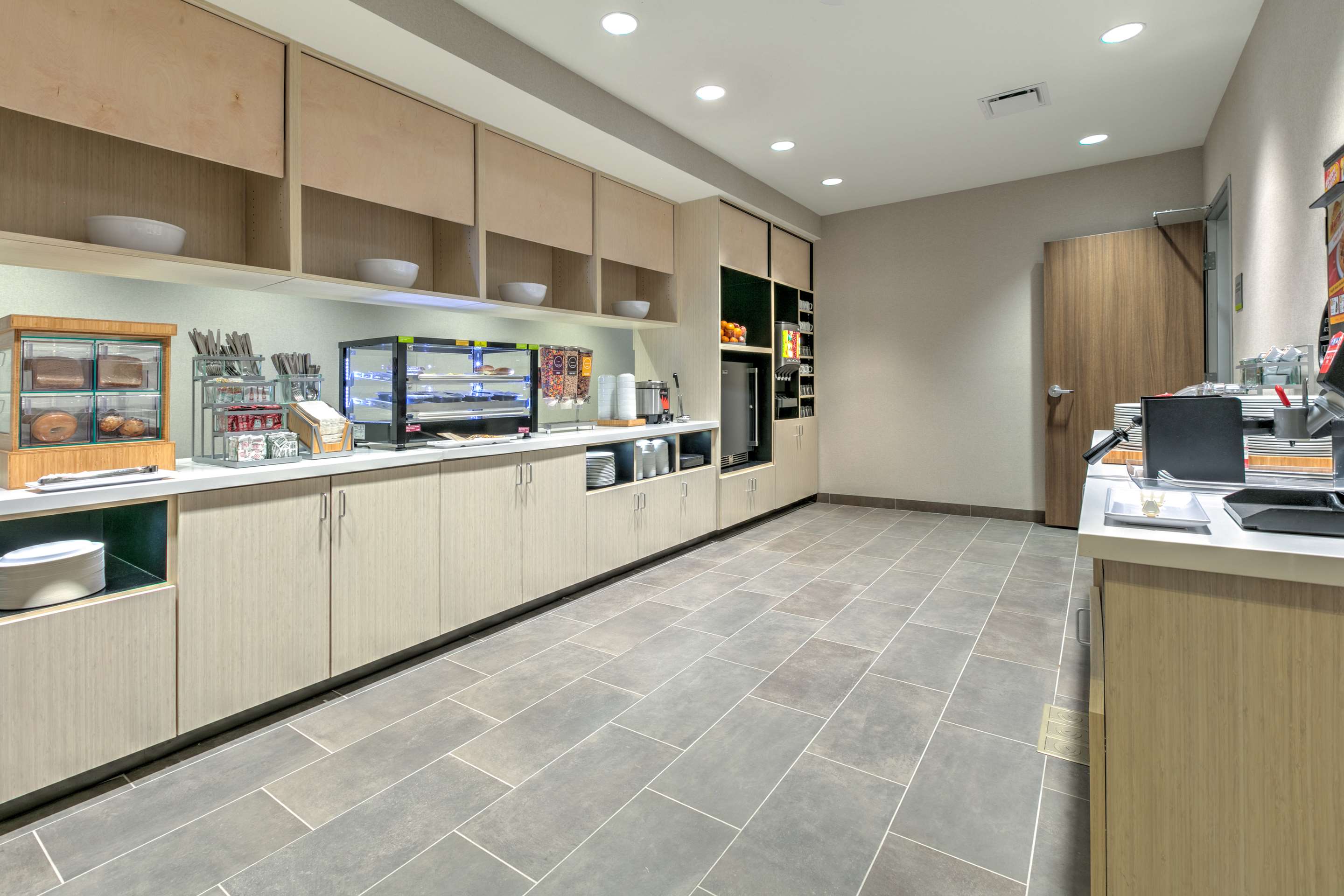 Breakfast Area | Home2 Suites By Hilton Tulsa Airport