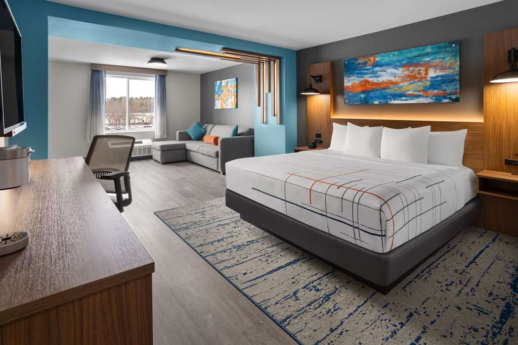 LA QUINTA INN & SUITES BY WYNDHAM W-guestroom-Guest Room,Suite,On-Site.jpg