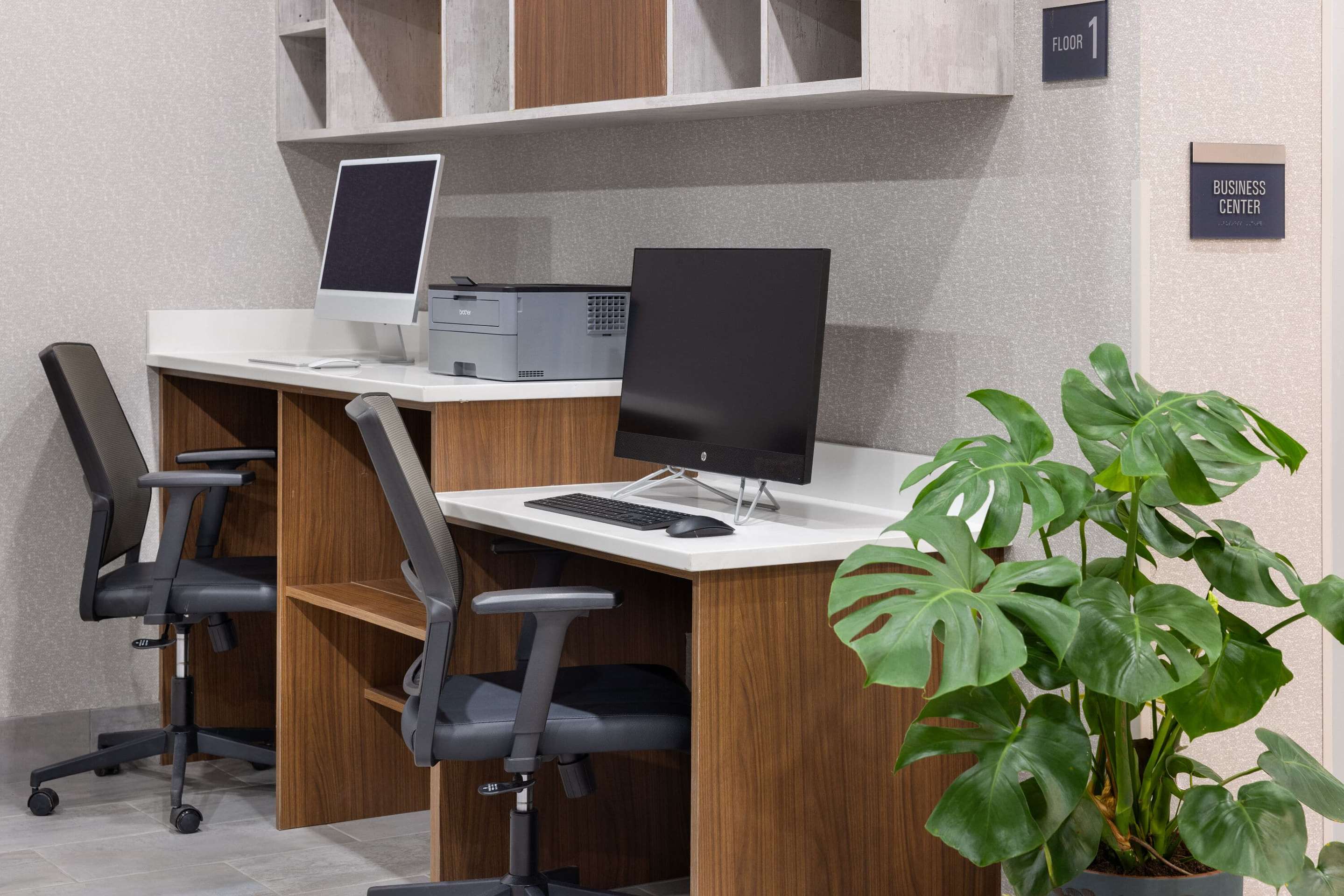 Business Center | La Quinta Inn & Suites By Wyndham Williston/Burlington