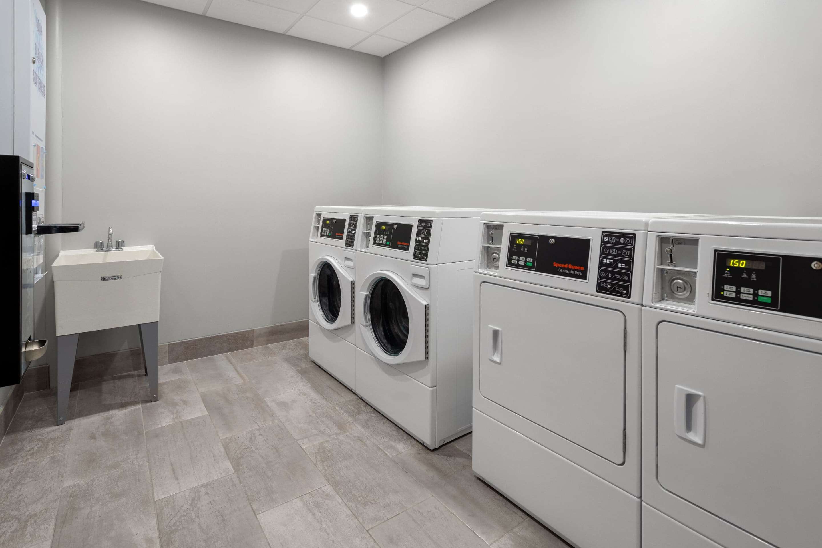 Laundry | La Quinta Inn & Suites By Wyndham Williston/Burlington