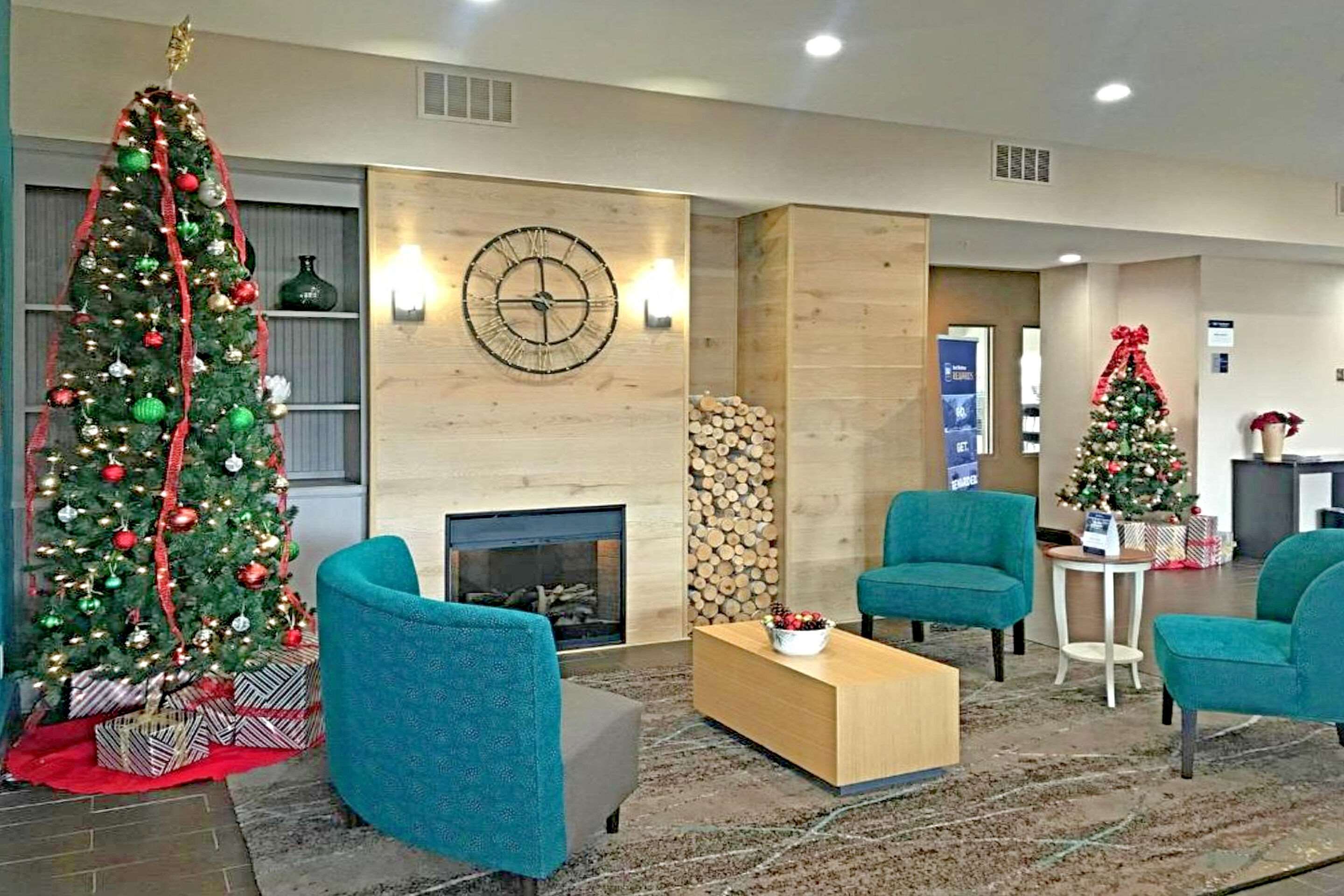 Hotel lobby | Comfort Inn & Suites O'Fallon - St. Louis Area