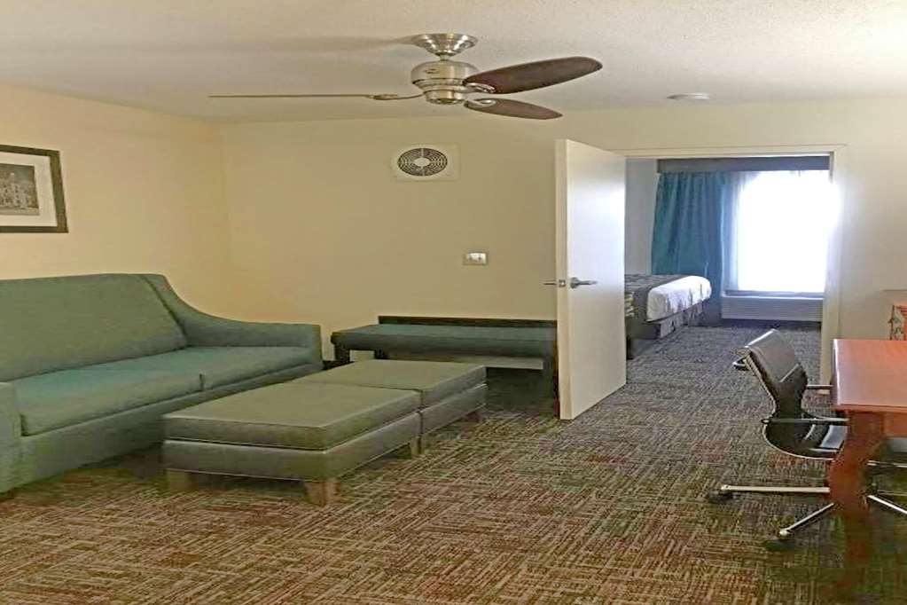 COMFORT INN AND SUITES OFALLON - ST-guestroom-Guest Room,Suite,On-Site.jpg