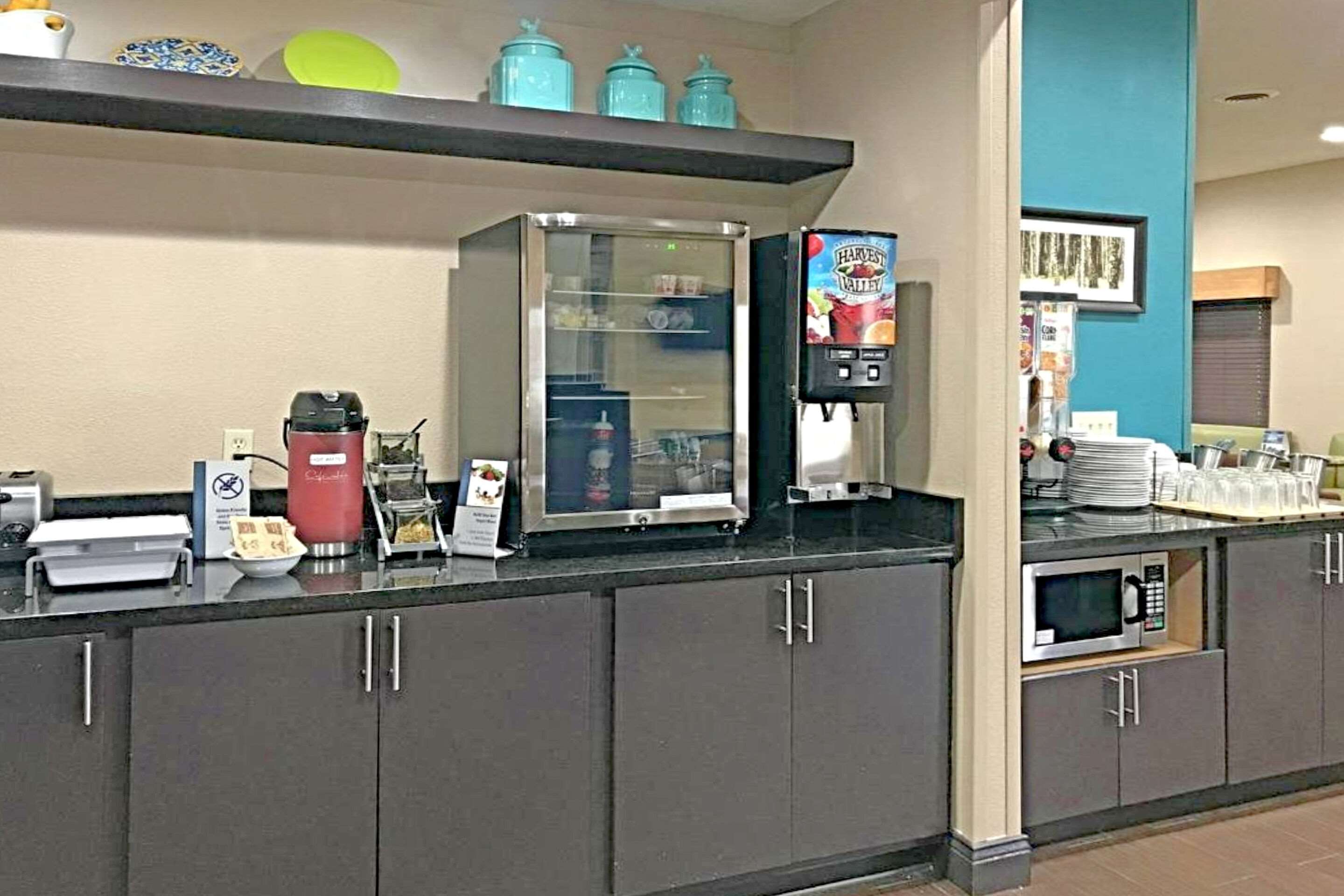 Breakfast area | Comfort Inn & Suites O'Fallon - St. Louis Area