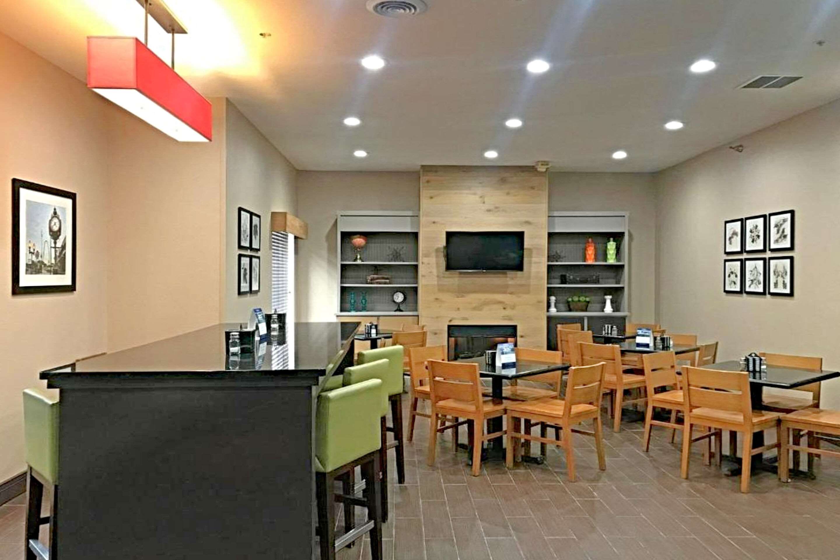 Breakfast area | Comfort Inn & Suites O'Fallon - St. Louis Area