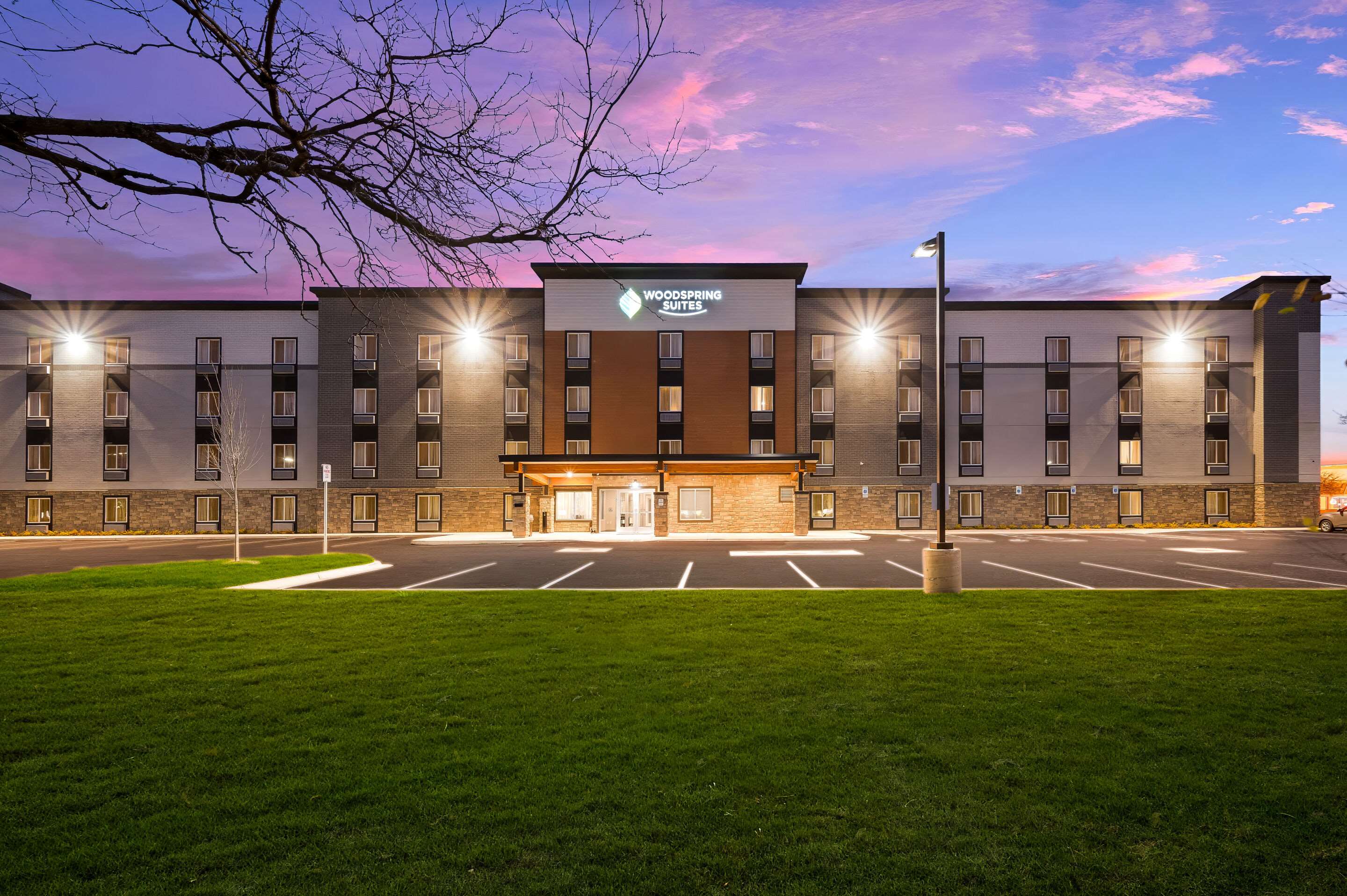 Twilight | Woodspring Suites Dearborn - Detroit