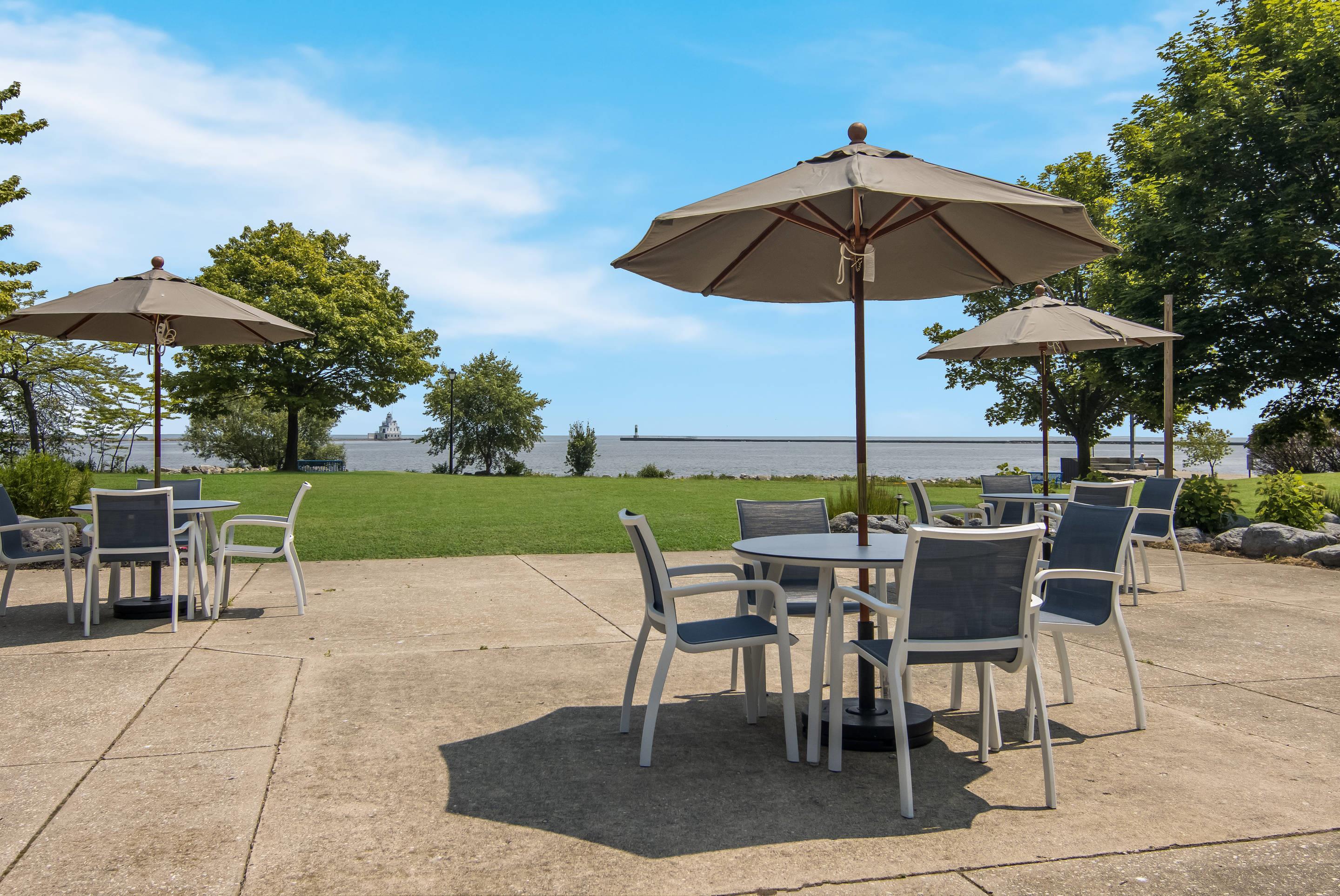 Hotel patio | The Inn on Maritime Bay, Ascend Hotel Collection