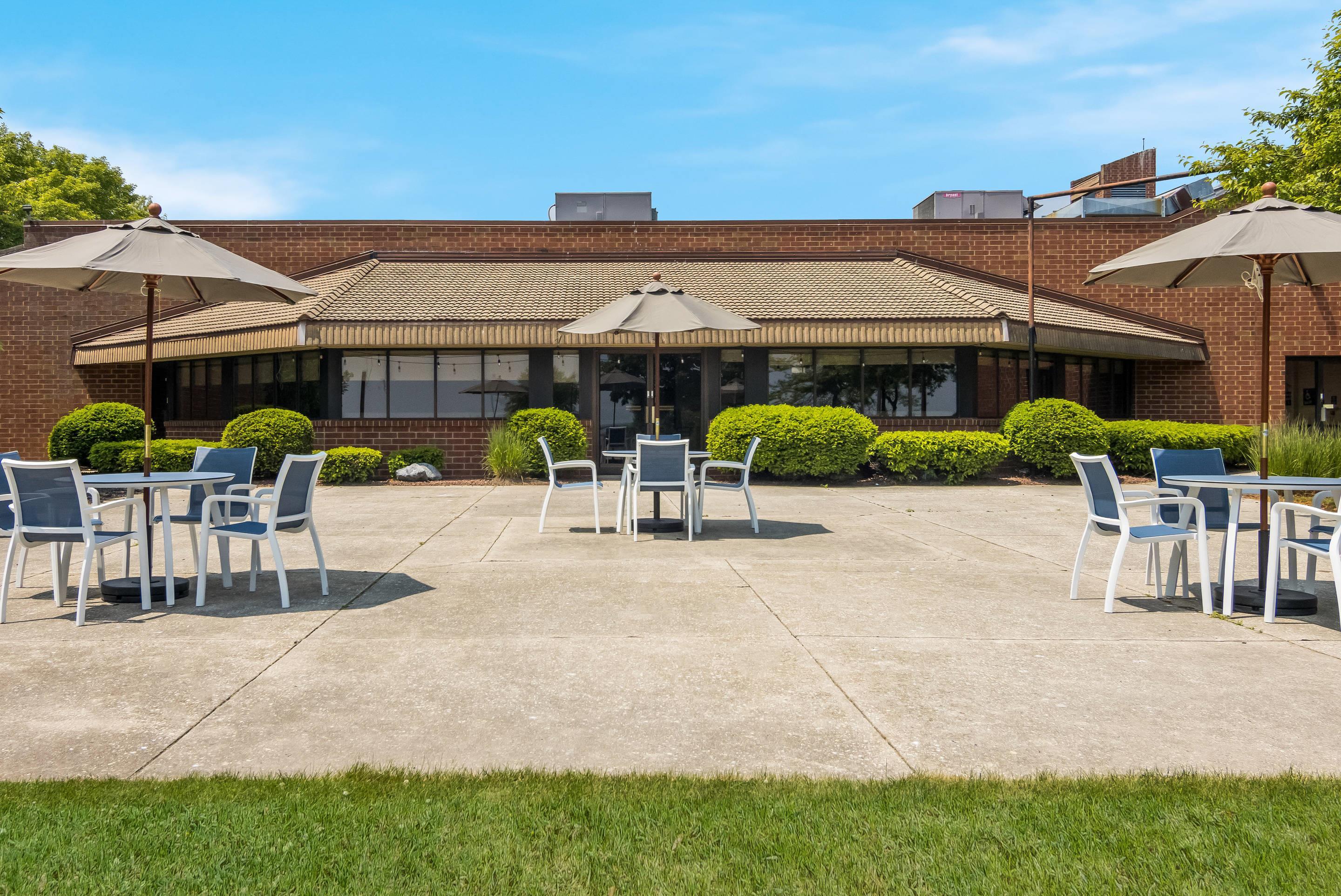 Hotel patio | The Inn on Maritime Bay, Ascend Hotel Collection