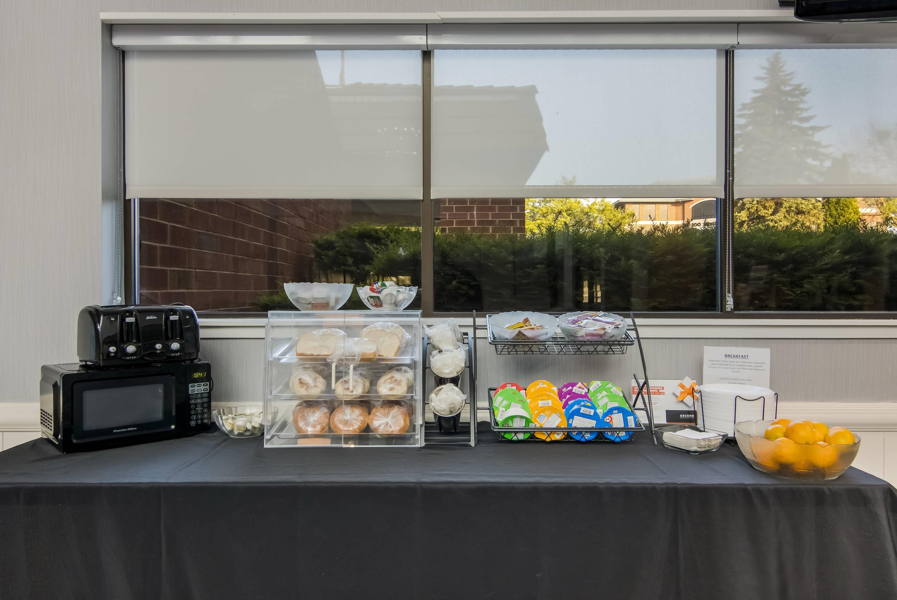 Breakfast bar | The Inn on Maritime Bay, Ascend Hotel Collection