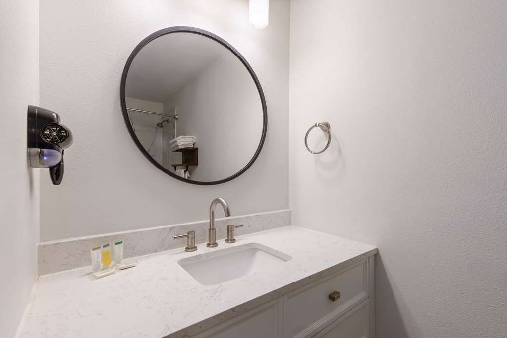 RAMADA BY WYNDHAM STUDIO SUITES DOT-guestroom-Bathroom,Suite,On-Site.jpg