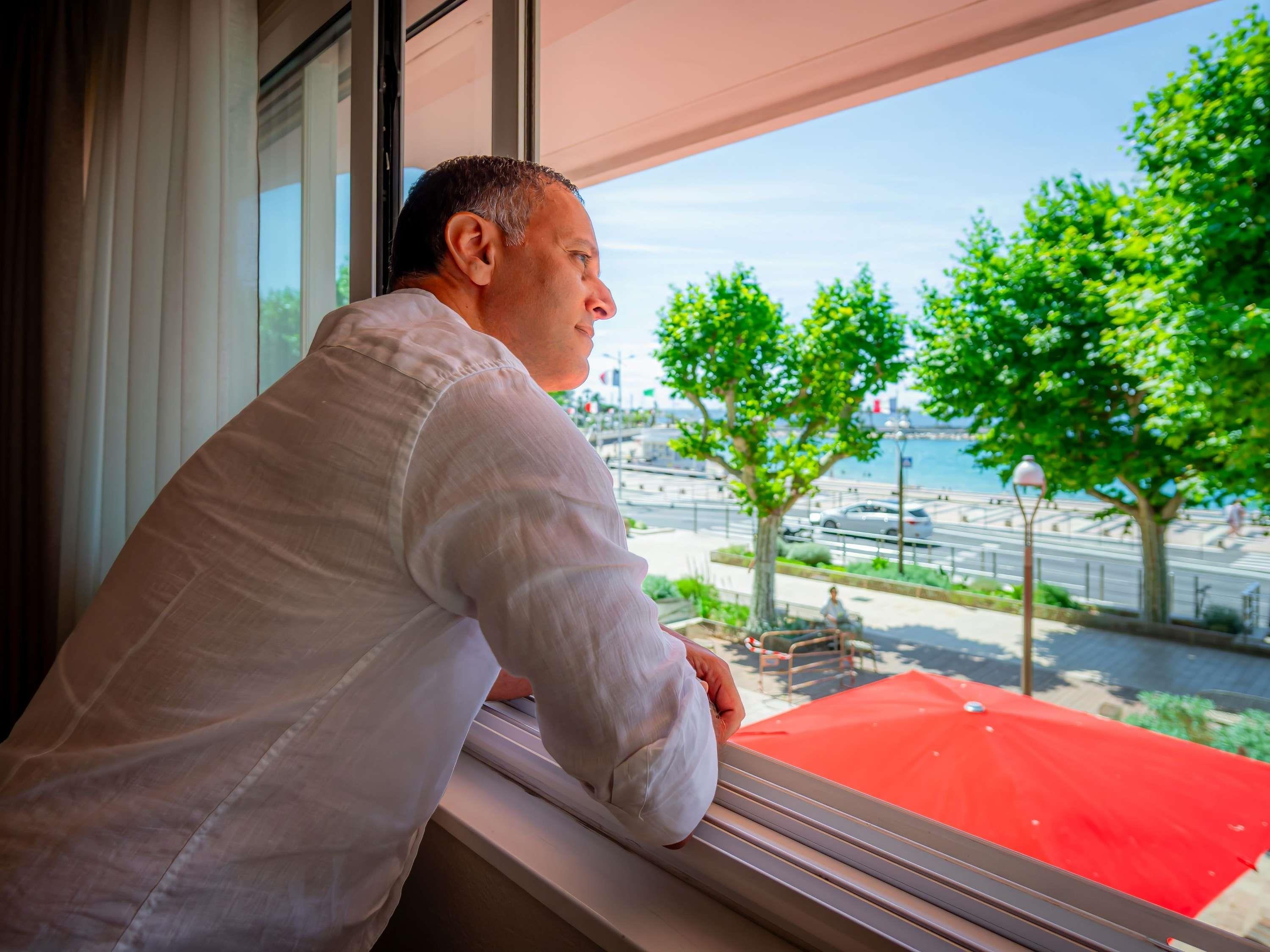 Mercure Saint Raphael Centre Plage Room Type - Privilege Room with 1 double bed, 1 single sofa bed, sea view