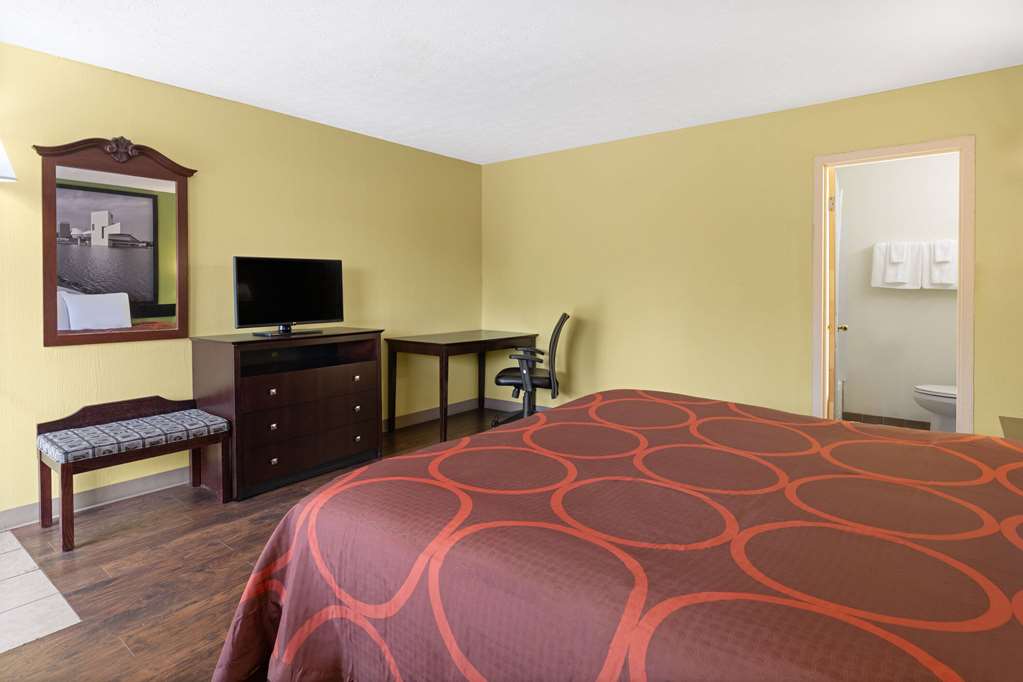 SUPER 8 BY WYNDHAM YOUNGSTOWN NORTH-guestroom-Guest Room,On-Site.jpg