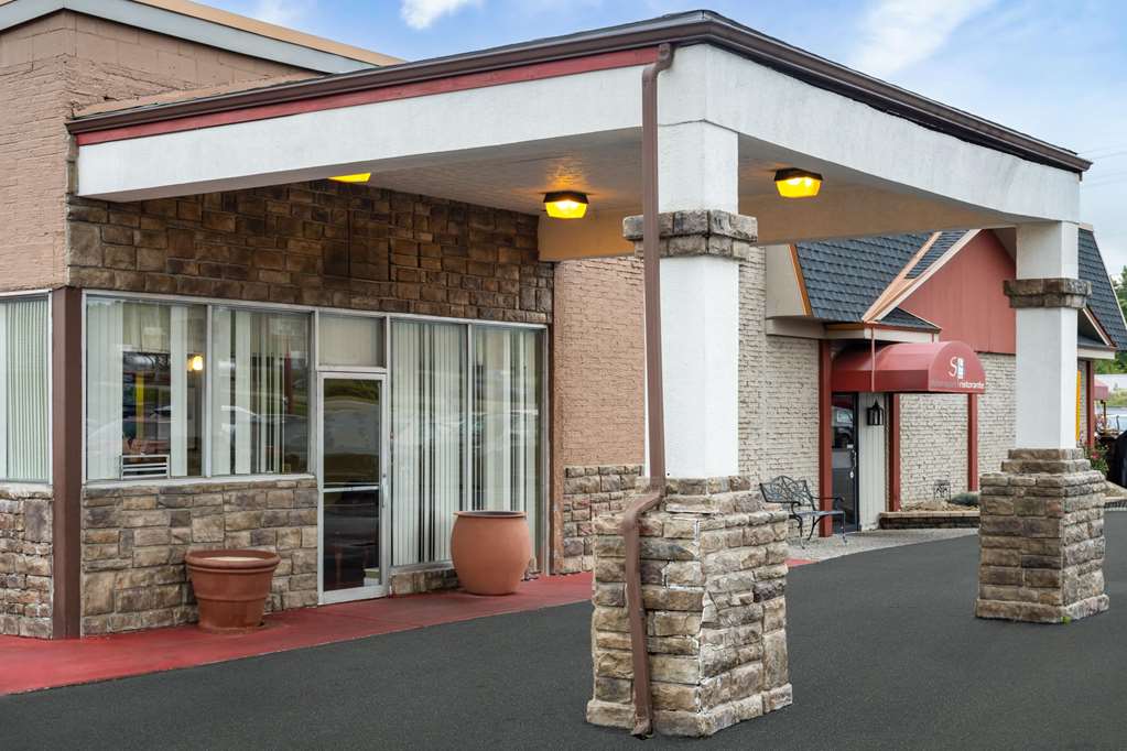 Super 8 by Wyndham Youngstown