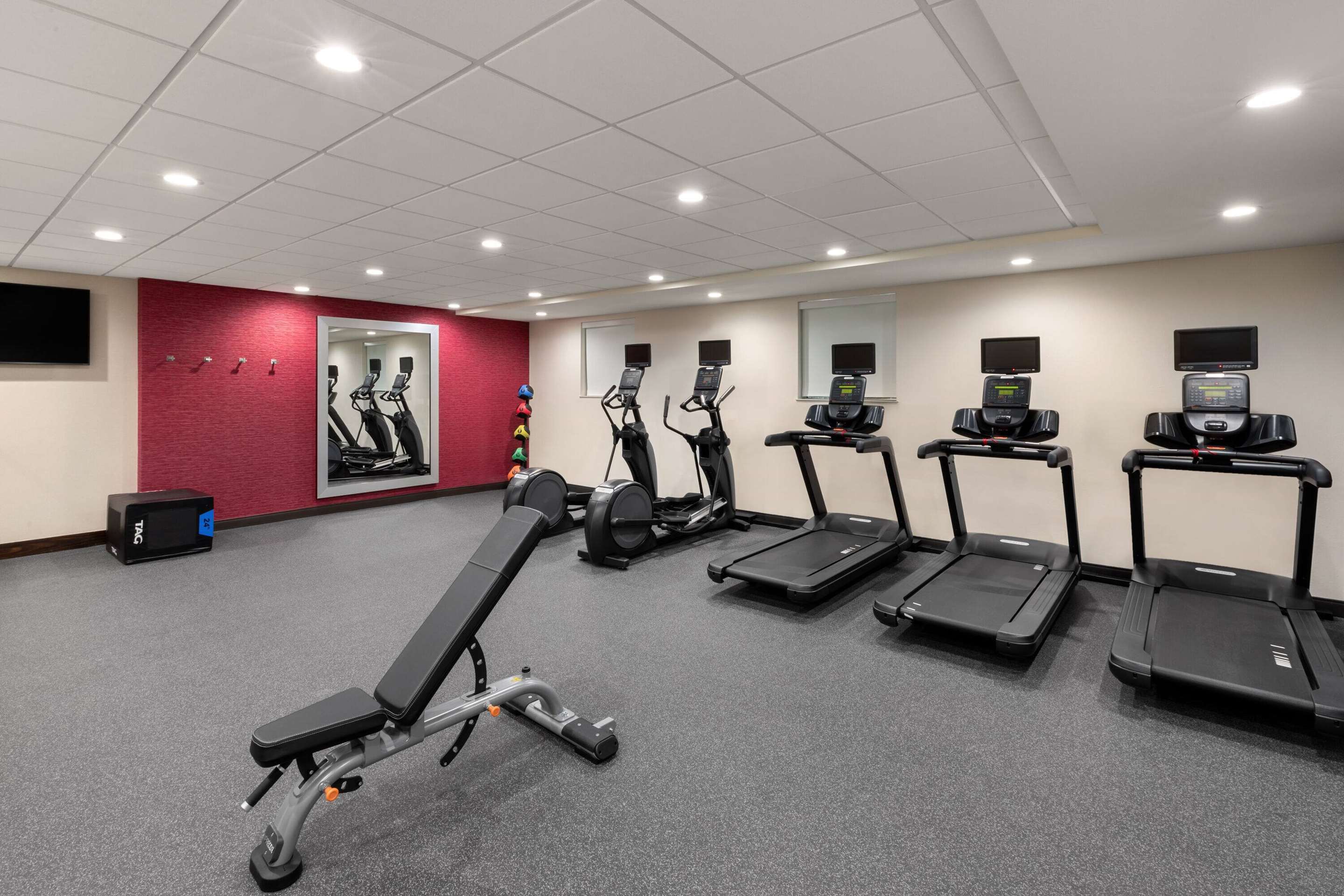 Health club fitness center gym | Hawthorn Extended Stay by Wyndham Kingwood/Houston