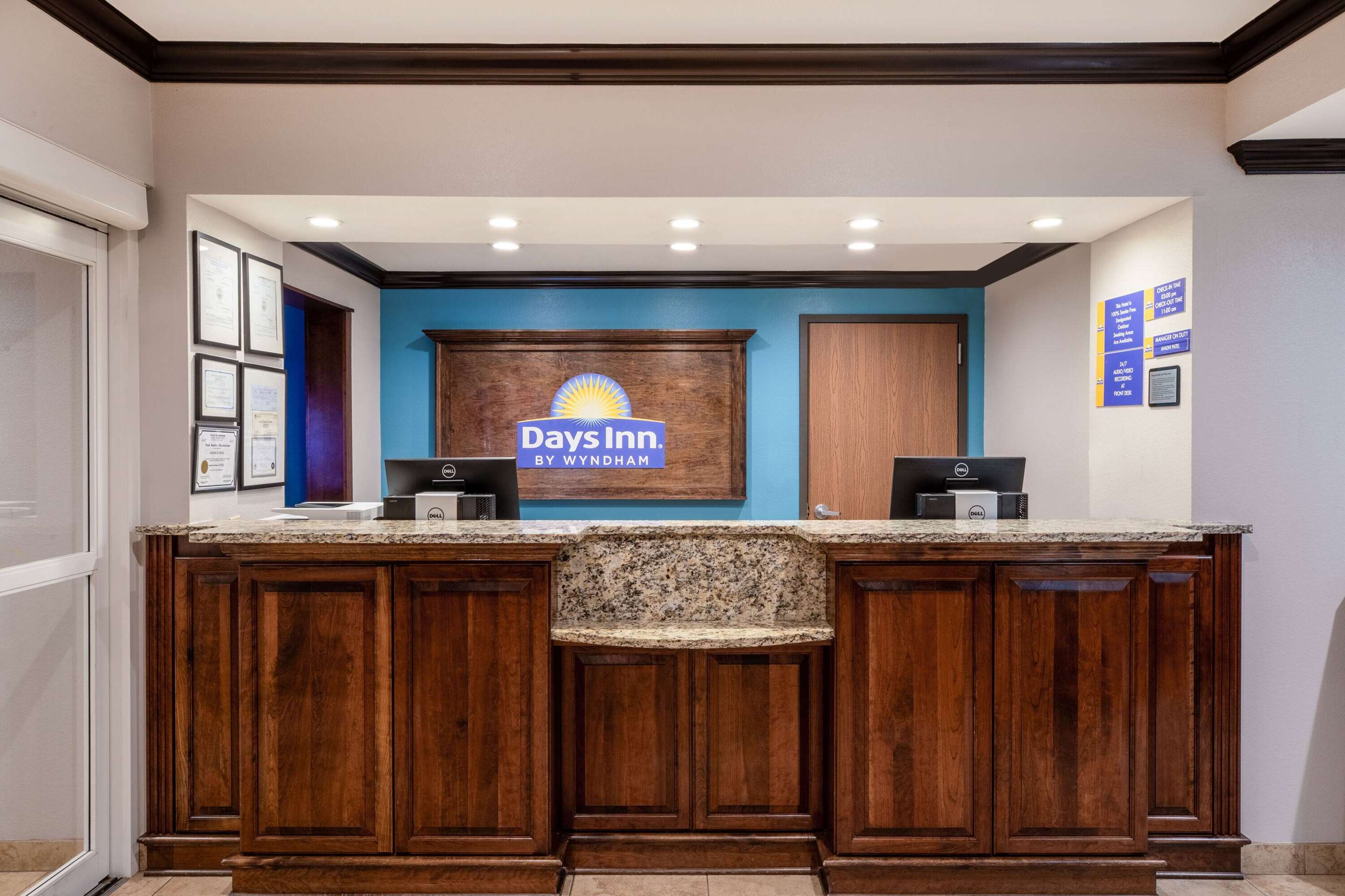 Reception | Days Inn by Wyndham Baton Rouge/I-10