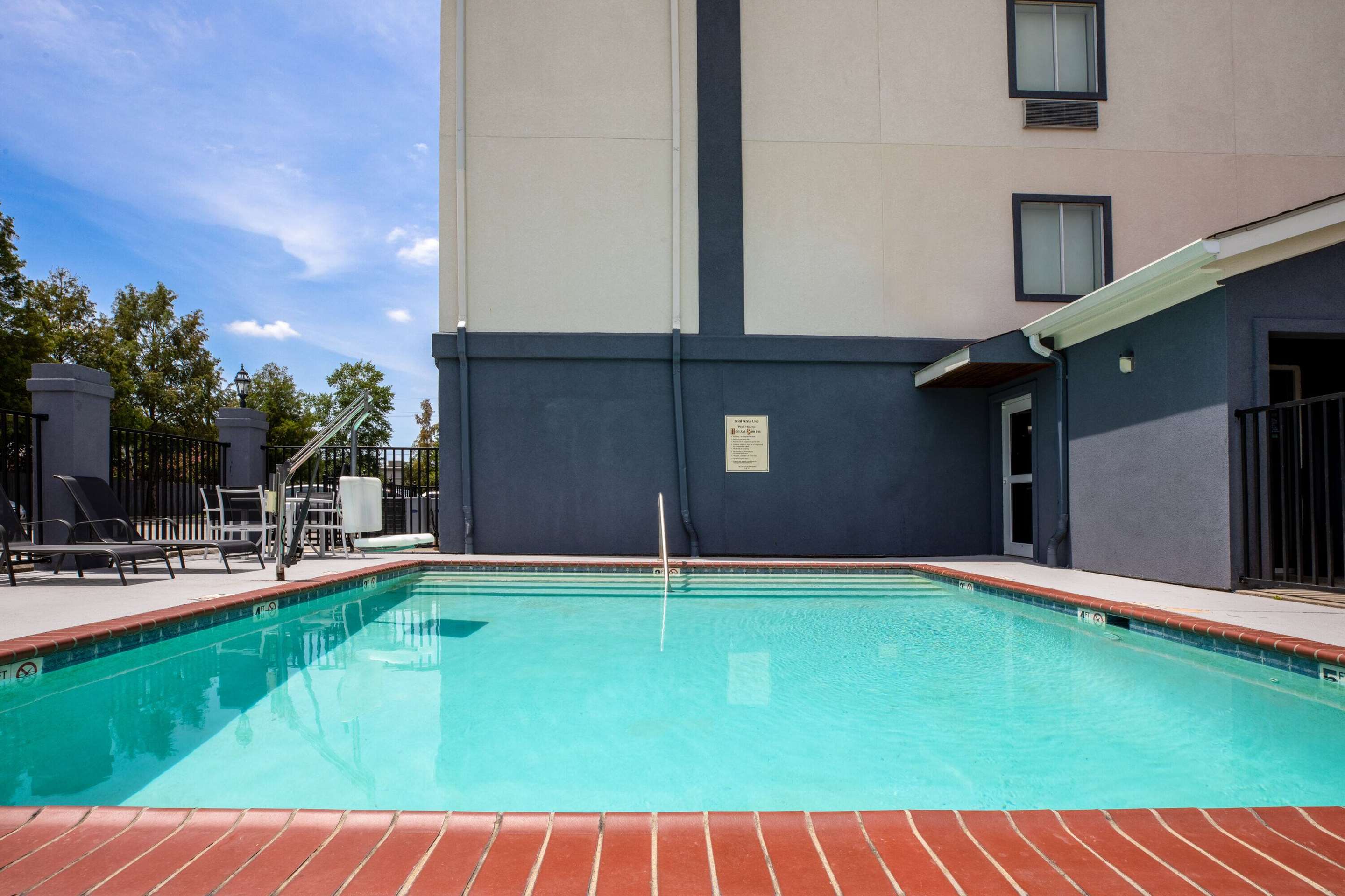 Pool - indoor | Days Inn by Wyndham Baton Rouge/I-10