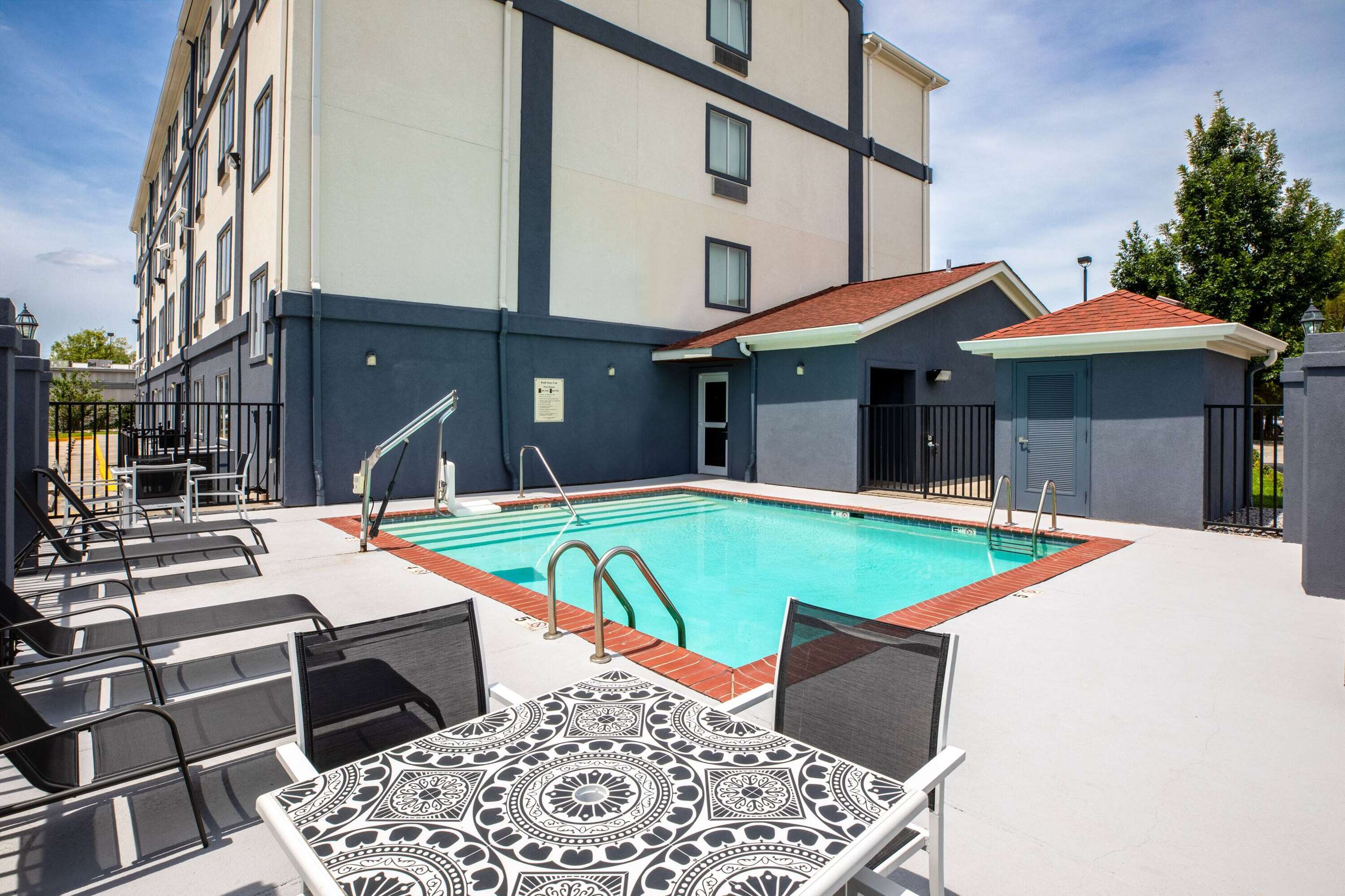 Pool - indoor | Days Inn by Wyndham Baton Rouge/I-10
