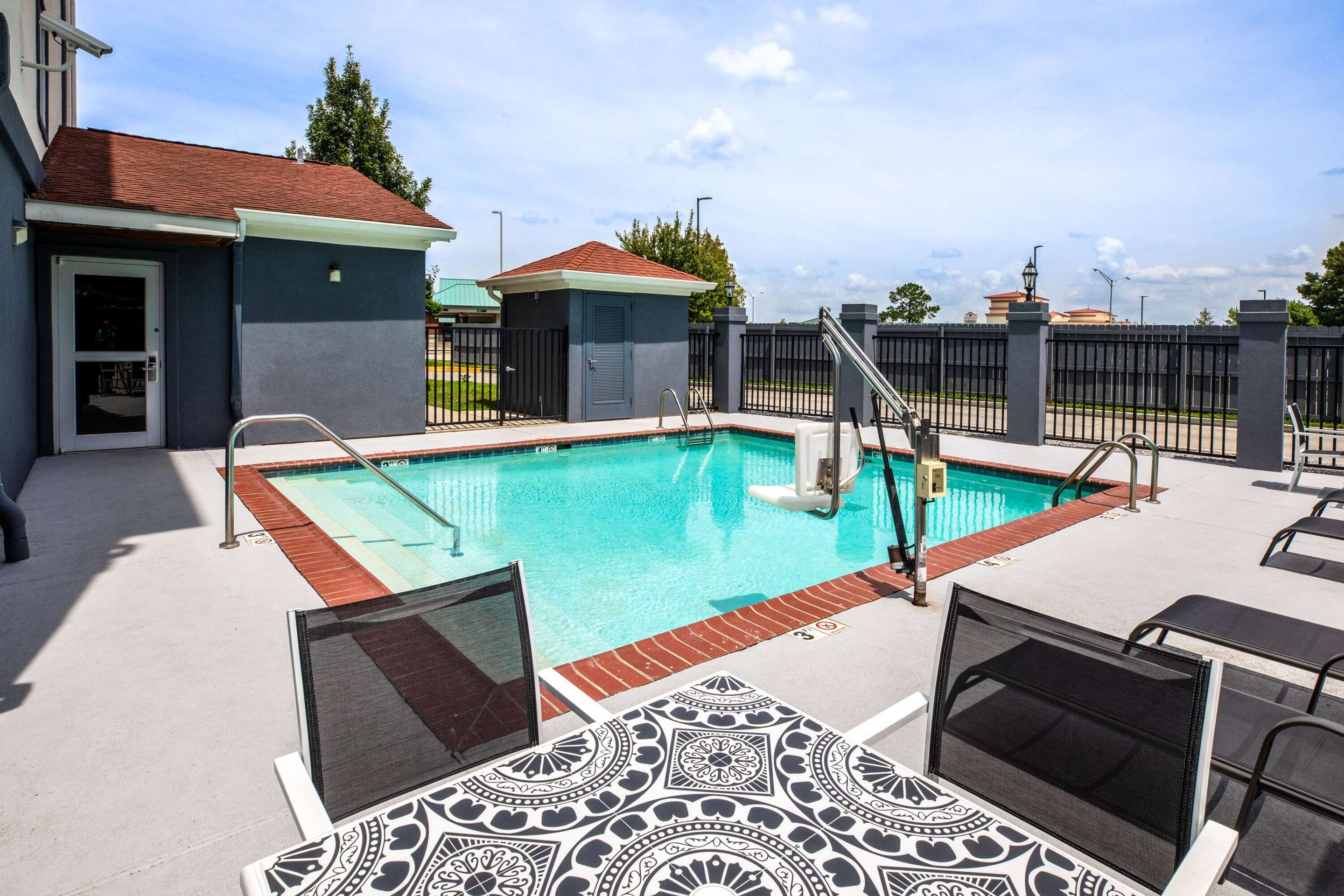 Pool - indoor | Days Inn by Wyndham Baton Rouge/I-10
