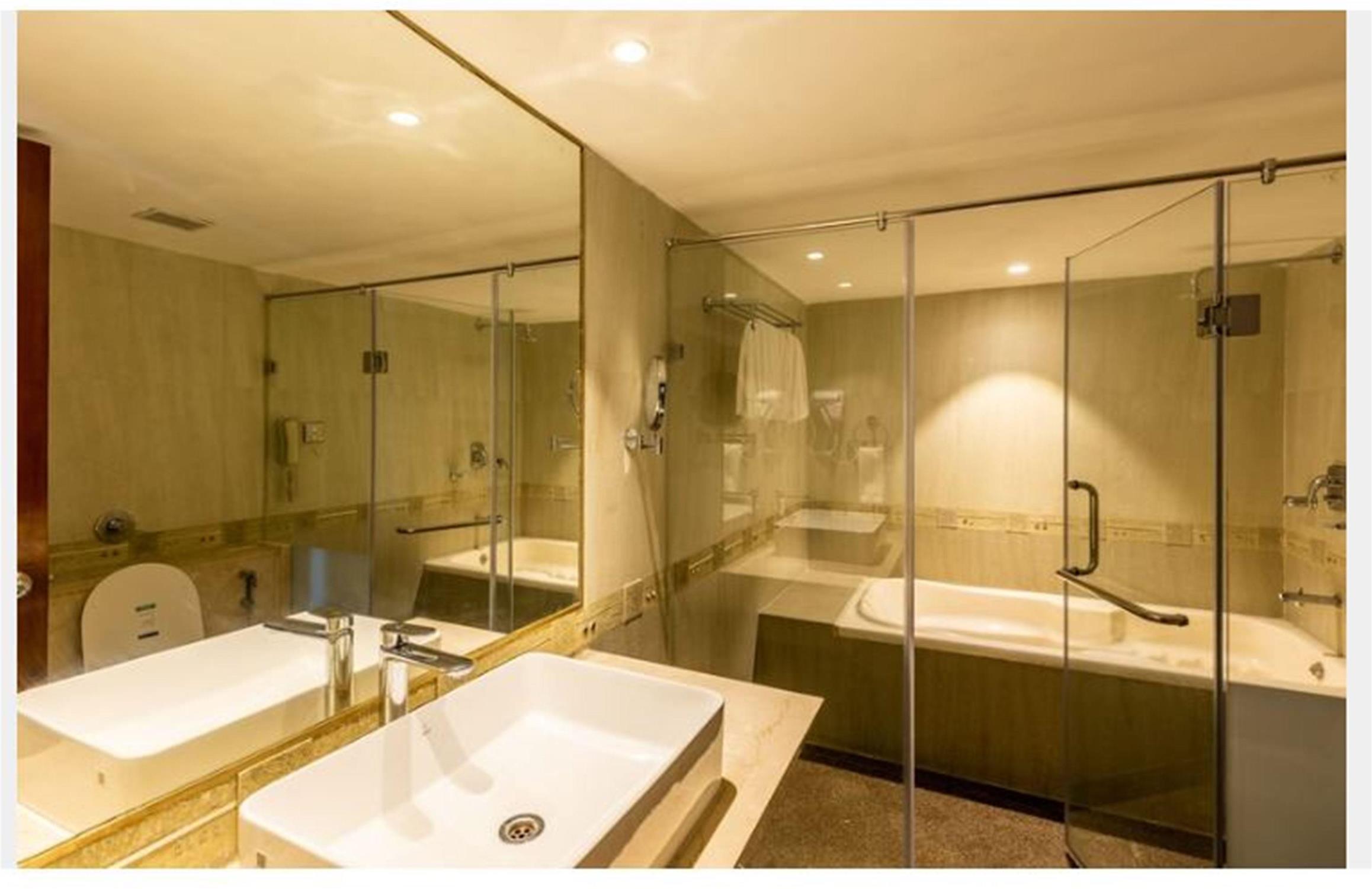 HOTEL CITADEL SAROVAR PORTICO - Bathroom