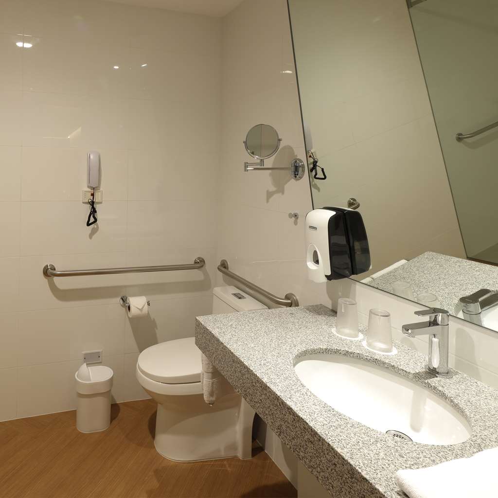CASA ANDINA STANDARD BENAVIDES-guestroom-Guest Room,Bathroom,On-Site.jpg