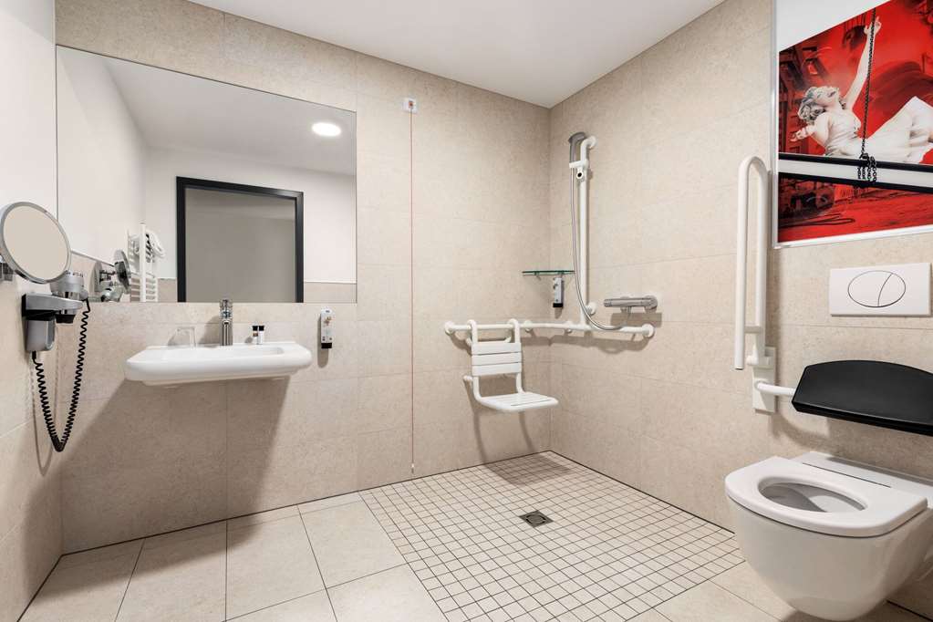 AMEDIA LINZ, TRADEMARK COLLECTION B-guestroom-Guest Room,Bathroom,Shower,Accessibility,On-Site.jpg