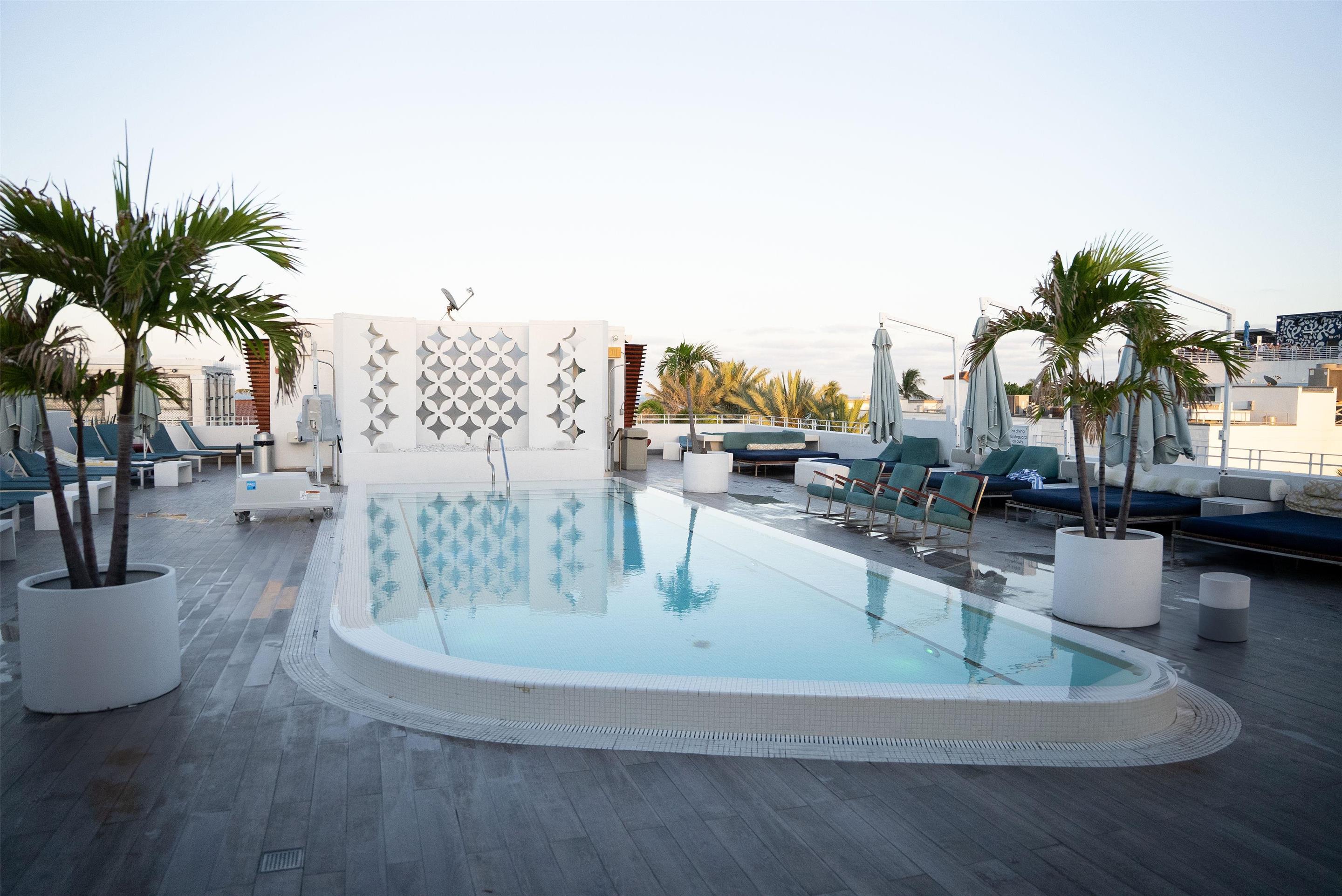 Pool | Dream South Beach
