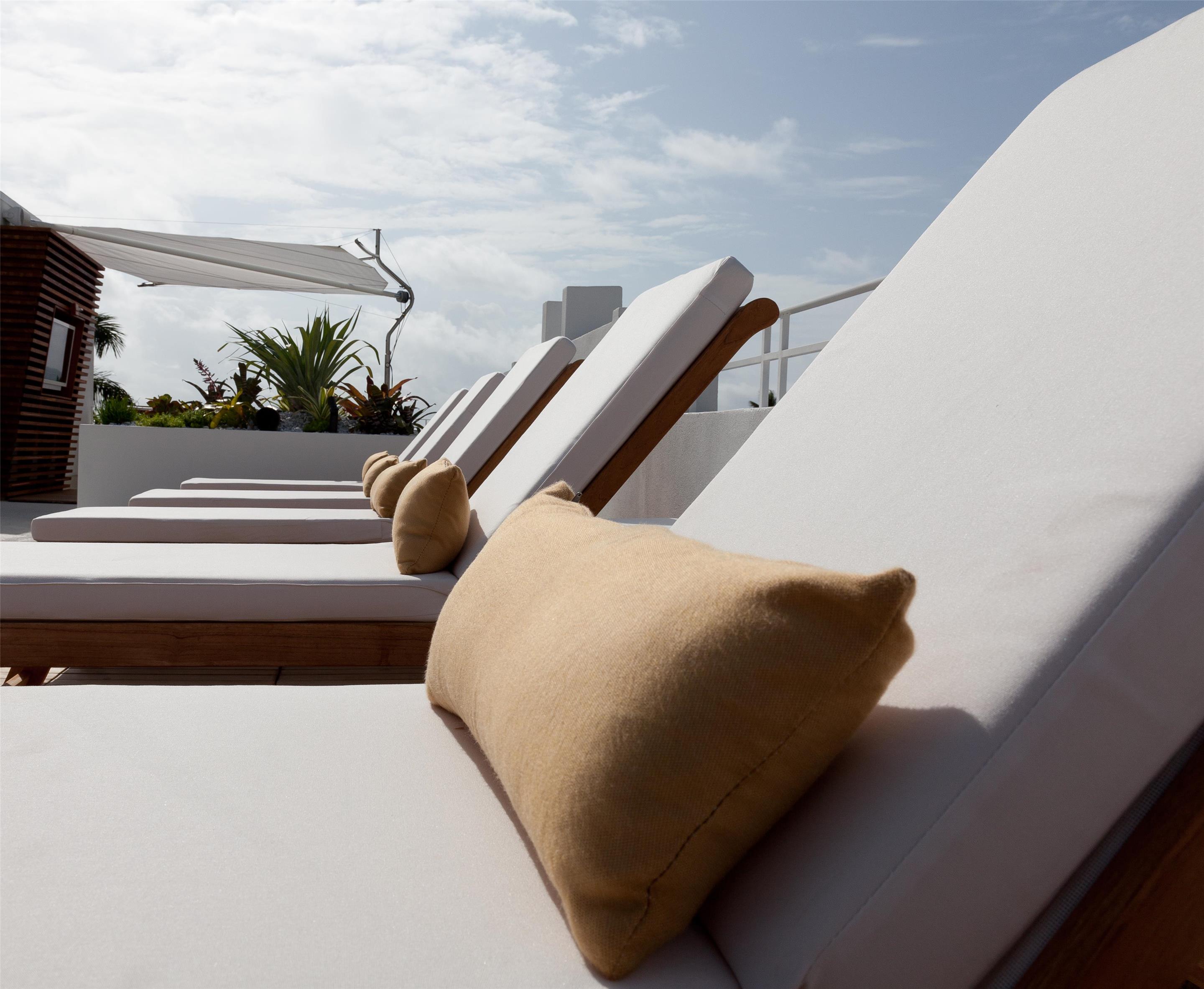 Pool | Dream South Beach