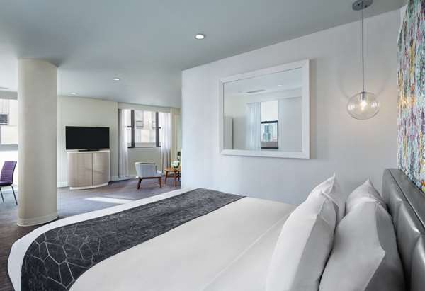 Suite - Dream Midtown Hotel New York