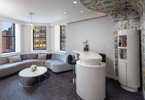 Suite - Dream Midtown Hotel New York