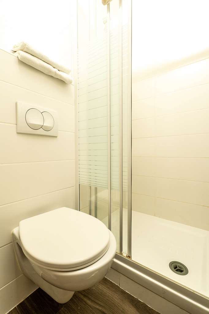 KYRIAD DIRECT BRIGNOLES-guestroom-Guest Room,Bathroom,On-Site.jpg