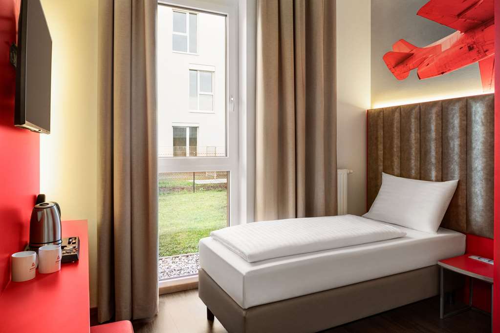 AMEDIA EXPRESS GRAZ AIRPORT, TRADEM-guestroom-Guest Room,On-Site.jpg