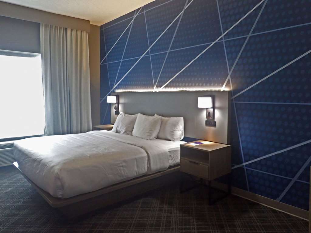 COMFORT INN AND SUITES HAMPTON NEAR-guestroom-Guest Room,On-Site.jpg