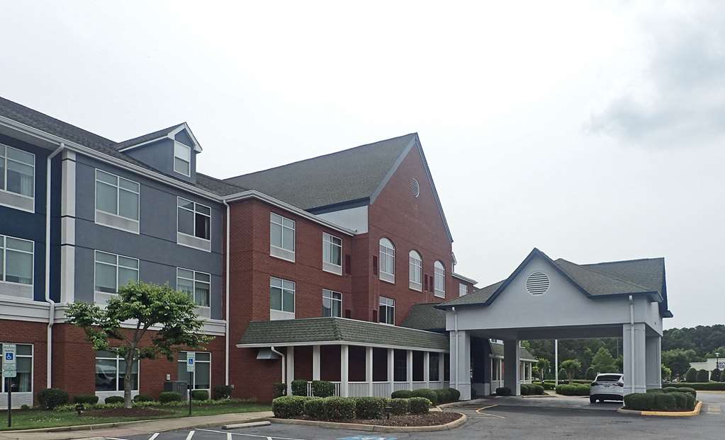 Comfort Inn & Suites near Coliseum