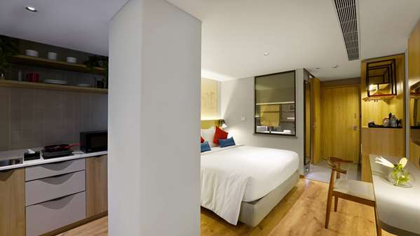 1 King Bed, Non-Smoking, Deluxe Room, Smart Tv, Kitchenette, Mini Bar, Coffee And Tea Maker, Full Breakfast