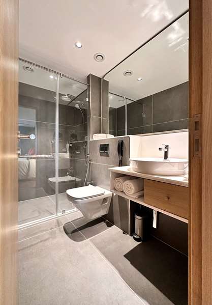 1 King Bed, Non-Smoking, Deluxe Room, Smart Tv, Kitchenette, Mini Bar, Coffee And Tea Maker, Full Breakfast