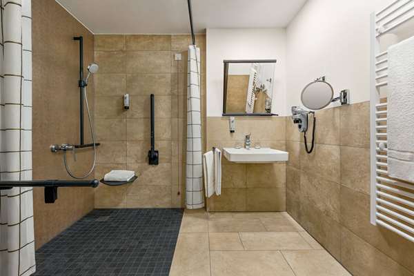Lounge Accessible Room
