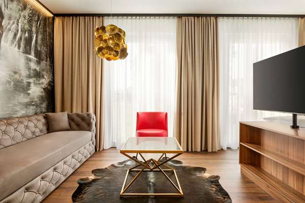 Lounge Accessible Room