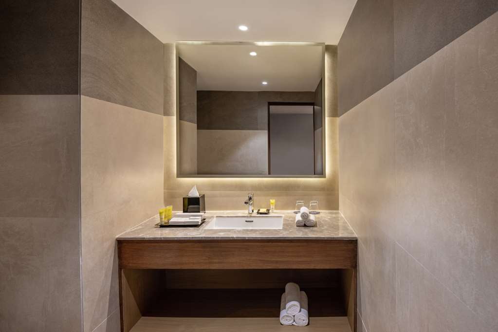 HYATT PLACE GOA CANDOLIM-guestroom-Guest Room,Bathroom,On-Site.jpg