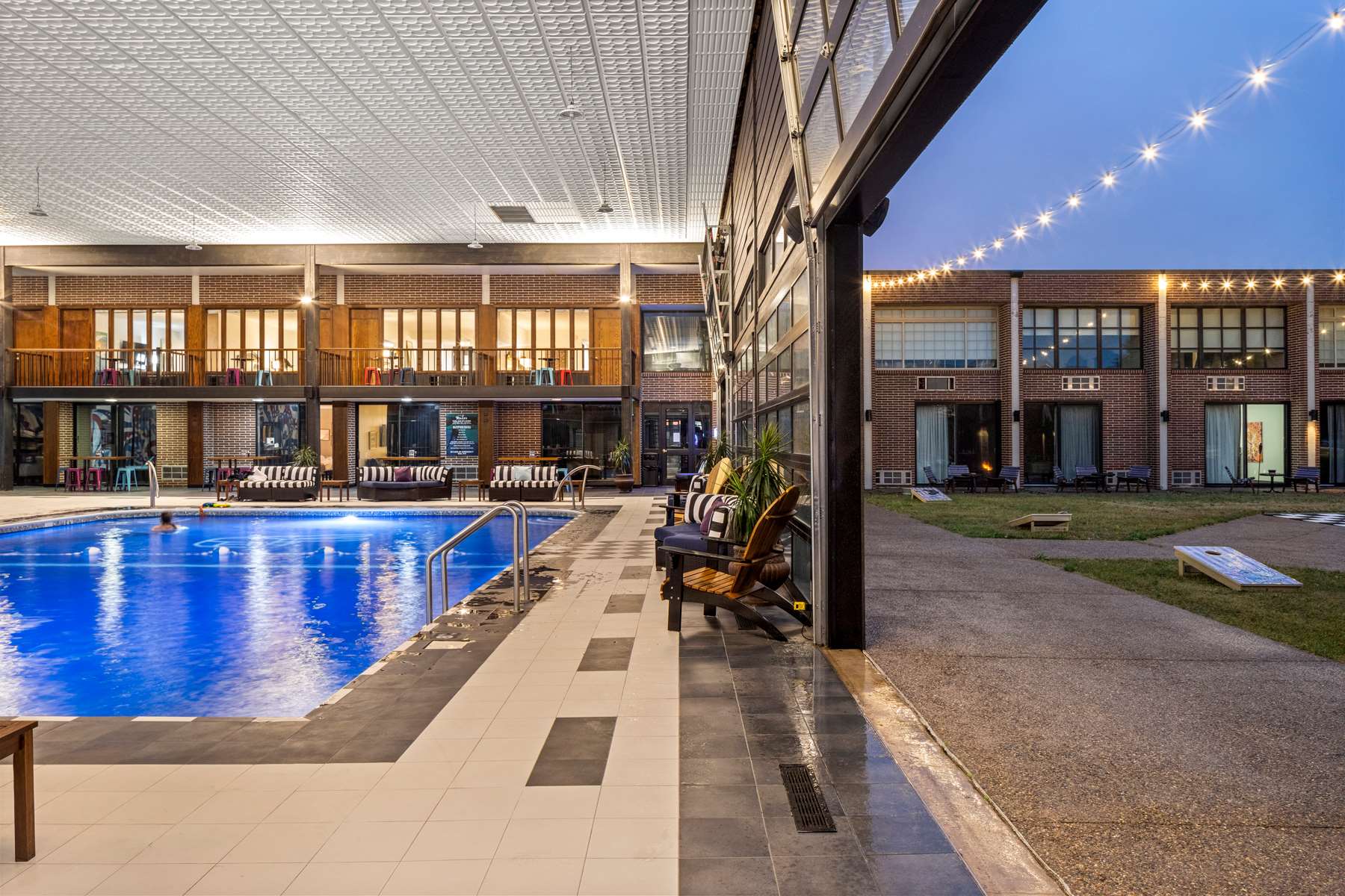 The Highlander Hotel - Pool - Iowa City