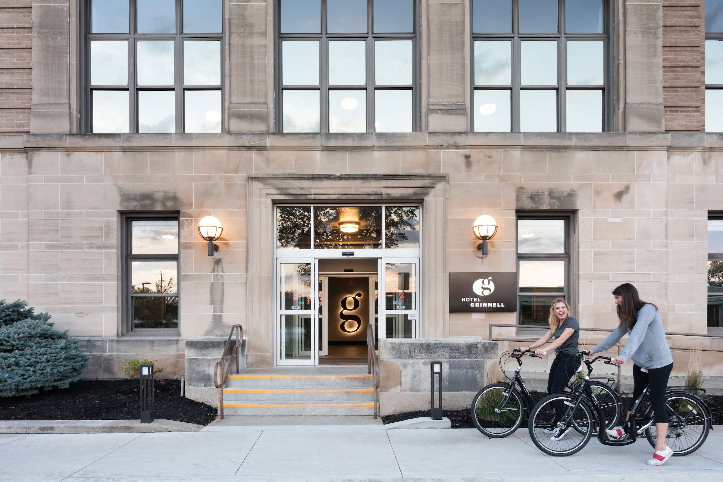Exterior_Hotel Grinnell at Iowa | Hotel Grinnell